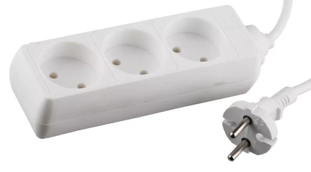 Удлинитель СВЕТОЗАР электрический: 3 гнезда, евророзетка, макс.мощность1500Вт, сеч. провода 0,75 кв.мм, 2м SV-55031-2 купить в Надыме