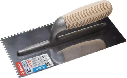 Гладилка нержавеющая ЗУБР "ПРОФЕССИОНАЛ" с деревянной ручкой, зубчатая, 4х4мм, 130х280мм 0806-04_z01 купить в Надыме