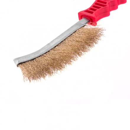 Щетка металлическая латунированная пластиковая ручка Matrix 74827 купить в Надыме