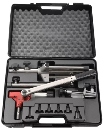 Пресс-инструмент ЗУБР "ШиреФит" ручной для развальцовки труб, в пластиковом кейсе, 14-32мм 51625 купить в Надыме