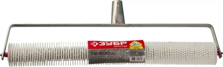 Валик игольчатый ЗУБР "МАСТЕР" для наливных полов на металлической рамке, под удлинитель, пластмассовые иглы 13мм, 72х600мм 03952-60 купить в Надыме