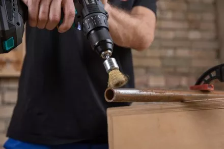 Кордщетка HAMMER кисть 25мм для дрели гофрированная латунированная сталь (207-210) купить в Надыме