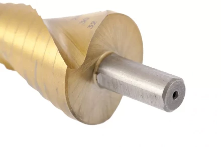 Сверло ступенчатое 4-6-8-10-12-14-16-18-20-22-24-26-28-30-32 мм HSS спиральный Профиль трехгранный хвостовик Matrix 72359 купить в Надыме