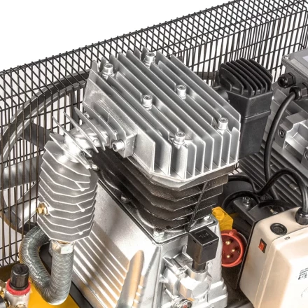 Компрессор масляный Denzel DR5500/200 ременный 58084 купить в Надыме