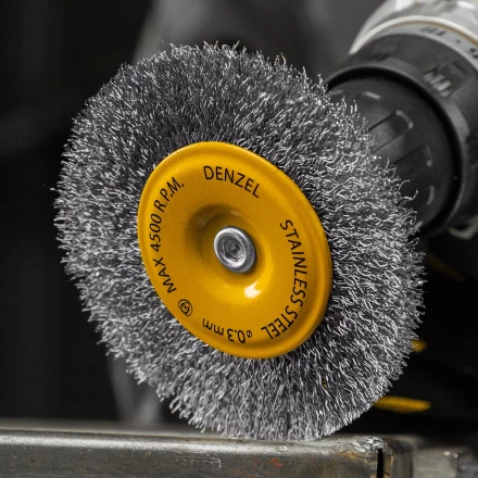 Щетка для дрели Denzel 100 мм, плоская, со шпилькой, нержавеющая витая проволока, 744793 купить в Надыме