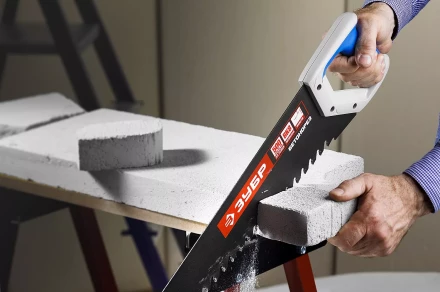 Ножовка по пенобетону (пила) ЗУБР БЕТОНОРЕЗ 700 мм, шаг 20 мм, 32 твердосплавных резца, твердосплавные напайки на каждом зубе, тефлоновое покрытие 15157-70 купить в Надыме