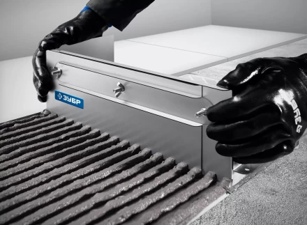 ЗУБР зуб 12*12 мм, до 600 мм, оцинкованная сталь, Раздвижная гребенка для плитки, ПРОФЕССИОНАЛ (08045-12) купить в Надыме