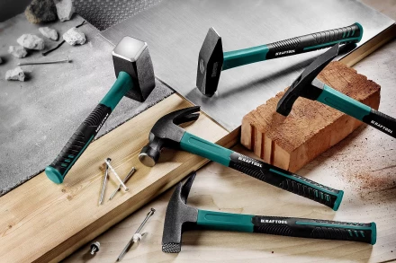 Молоток каменщика с фиберглассовой рукояткой 20192 купить в Надыме