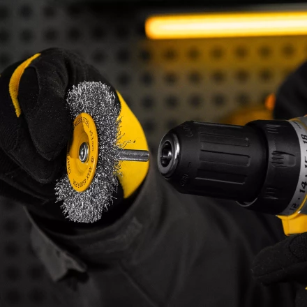 Щетка для дрели, 75 мм, Плоская, со шпилькой, нержавеющая витая проволока Denzel 744603 купить в Надыме