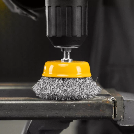 Щетка для дрели, 65 мм, Чашка, со шпилькой , нержавеющая витая проволока Denzel 744613 купить в Надыме