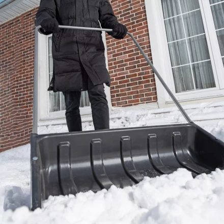 Движок для уборки снега пластиковый Сибртех, 695 х 540 х 1460 мм, стальная рукоятка, Россия 615935 купить в Надыме