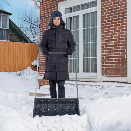 Движок для уборки снега пластиковый Сибртех, 695 х 540 х 1460 мм, стальная рукоятка, Россия 615935 купить в Надыме