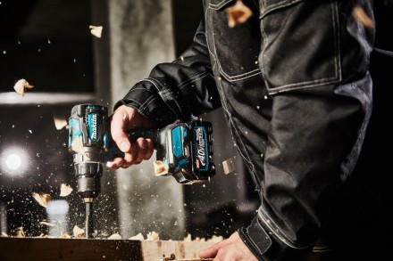 Аккумуляторная дрель-шуруповерт Makita XGT DF001GD201 купить в Надыме