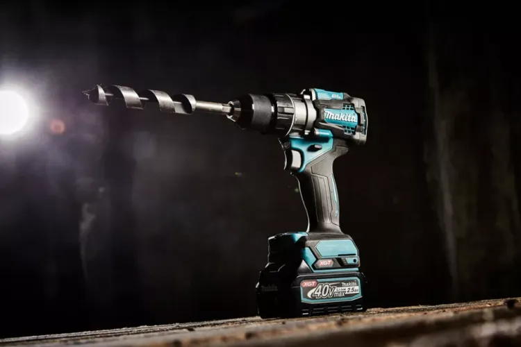 Аккумуляторная дрель-шуруповерт Makita XGT DF001GD201 купить в Надыме