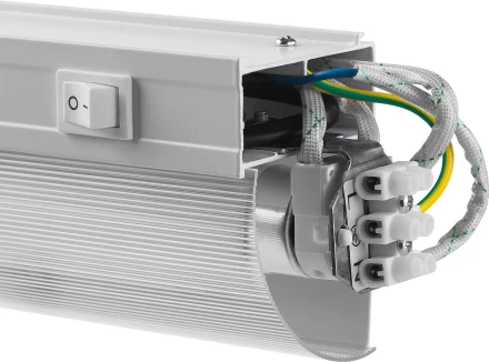 Светильник люминесцентный СВЕТОЗАР модель "СЛУ-115" с плафоном и выключателем, угловой, лампа Т8, 502x54x74мм, 15Вт SV-57587-15 купить в Надыме