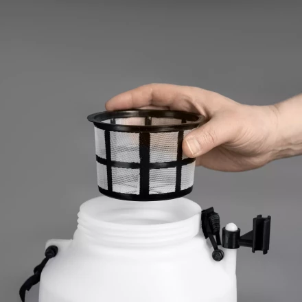 ЗУБР 5 л, аккумуляторный опрыскиватель (ОПС-5) купить в Надыме