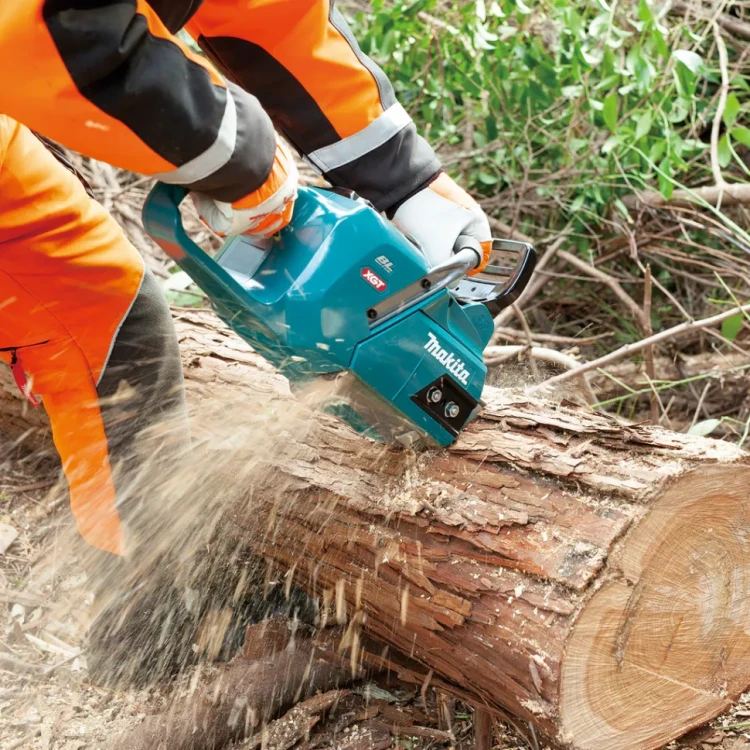 Аккумуляторная цепная пила 40v, шина 40см Makita UC012GZ (без АКБ и ЗУ) купить в Надыме