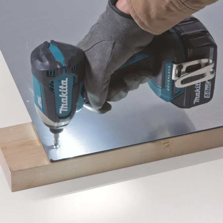 Аккумуляторный шуруповерт Makita DTD153ZJ (без АКБ и ЗУ) купить в Надыме