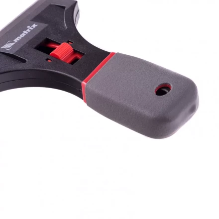 Скребок с обрезиненной рукояткой выдвижное сменное лезвие Matrix 79548 купить в Надыме