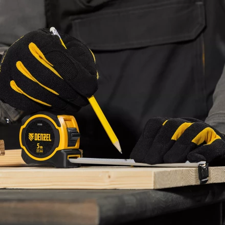 Рулетка Denzel 5м х 25мм, двухкомп. корпус, магнитный обрезиненный зацеп, 31532 купить в Надыме