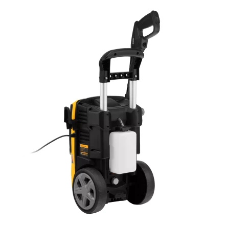 Моечная машина высокого давления Denzel R-180 58238, 2200 Вт, 180 бар, 380 л/ч, колесная купить в Надыме