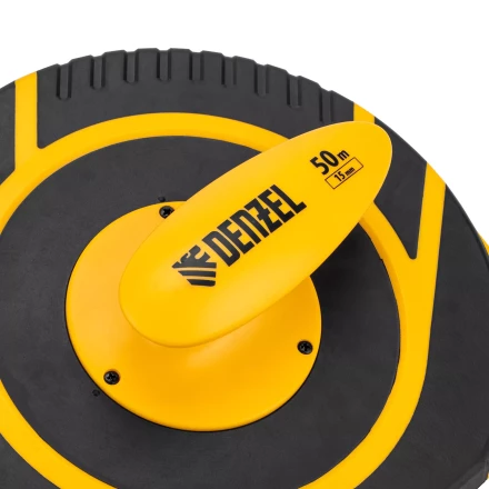 Рулетка геодезическая 50 м х 15 мм  Denzel 31292, закрытый корпус, фиберглассовая лента купить в Надыме