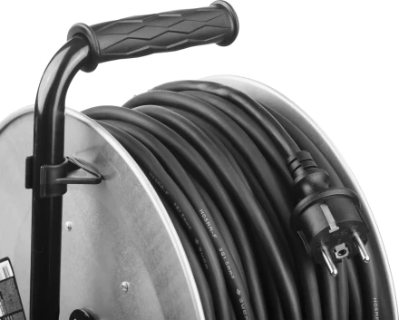 Удлинитель ЗУБР "ПРОФИ" на металл катушке, КГ 3х1,5кв мм, морозостойкий, 4 гнезда, IP44, макс мощность 3500Вт, 30м 55085-30 купить в Надыме