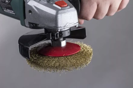 Кордщетка HAMMER тарелка 125мм для УШМ гофрированная латунированная сталь (207-108) купить в Надыме