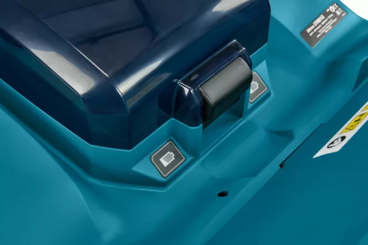 Аккумуляторный 40V скарификатор Makita UV001GM201 (2 АКБ 4Ач, ЗУ) купить в Надыме
