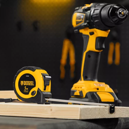 Рулетка Denzel 5м х 19мм, двухкомп. корпус, кнопка-пауза, 31542 купить в Надыме