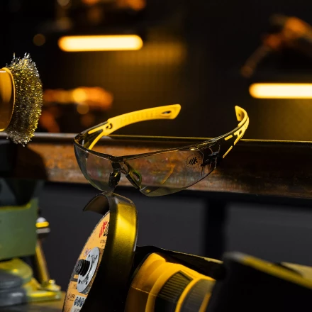 Очки защитные открытые Denzel 89193, поликарбонатные, дымчатая линза, 2х комп.дужки купить в Надыме