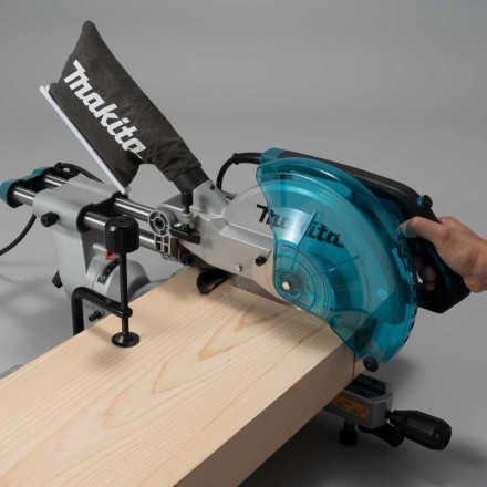 Торцовочная пила с протяжкой 1450Вт 260мм Makita LS1110F купить в Надыме
