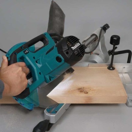 Торцовочная пила с протяжкой 1450Вт 260мм Makita LS1110F купить в Надыме