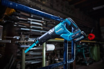 Аккумуляторная сабельная пила Makita XGT JR001GZ (без АКБ и ЗУ) купить в Надыме