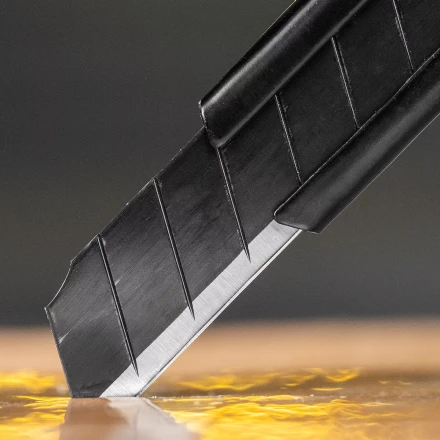 Нож Denzel, 9 мм, сменное лезвие, SK4, алюминиевый корпус, торцевой зажим, 78901 купить в Надыме