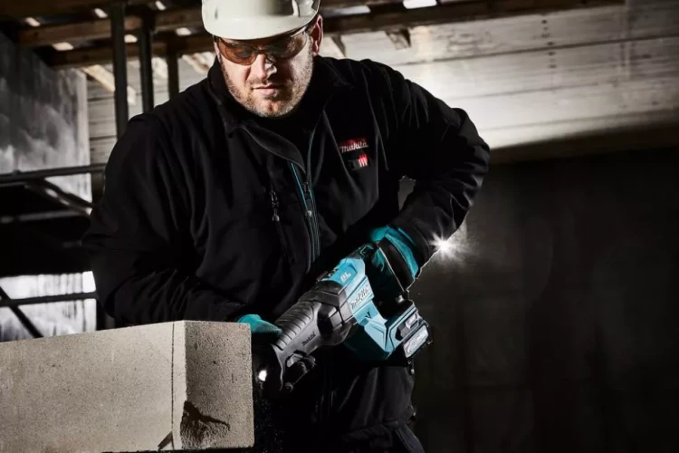 Аккумуляторная сабельная пила Makita XGT JR001GM201 купить в Надыме