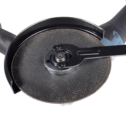 Угловая шлифмашина аккумуляторная бесщеточная КВТ GB-20-125 с оснасткой до 125 мм (102595) купить в Надыме