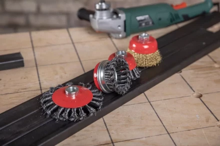 Кордщетка HAMMER тарелка 115мм для УШМ витая сталь (207-112) купить в Надыме