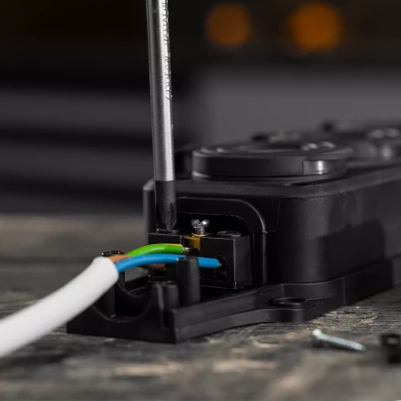 Шнур сетевой Denzel Energy Series, ПВС, 1,5 м, 3 x 1,5 мм, с неразборной вилкой, белый, 3 м, 37670 купить в Надыме