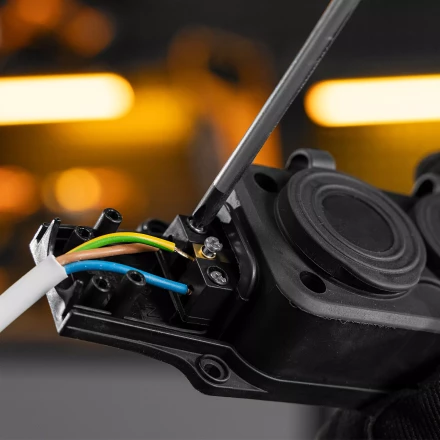 Шнур сетевой Denzel Energy Series, ПВС, 1,5 м, 3 x 1,5 мм, с неразборной вилкой, белый, 3 м, 37670 купить в Надыме