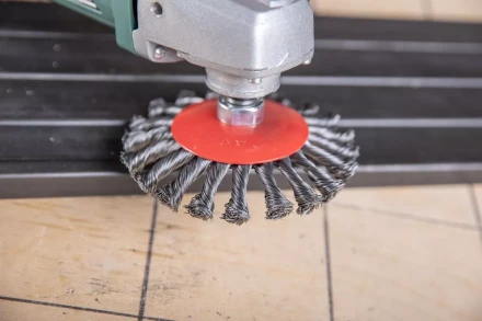 Кордщетка HAMMER тарелка 125мм для УШМ витая сталь (207-113) купить в Надыме