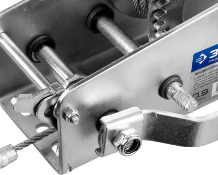 Лебедка ручная барабанная ЗУБР "ПРОФЕССИОНАЛ", тяговая, тросовая, 0.9 т, 8 м 43113-0.9_z01 купить в Надыме