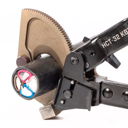 Секторные ножницы КВТ НСТ-32 для резки кабелей до 32 мм, проводов АС со стальным сердечником и прутков из низкоуглеродистой стали (84393) купить в Надыме