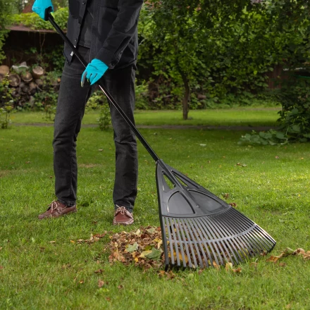 Грабли веерные пластиковые, 620 х 1750 мм, 27 плоских зубьев, алюминиевый черенок, Россия, Palisad 61806 купить в Надыме