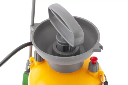 Опрыскиватель усиленный помповый 5 л с шлангом разбрызгивателем PALISAD LUXE 64757 купить в Надыме