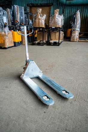 Тележка гидравлическая оцинкованная 2500 кг 1150 мм нейлоновые колеса XILIN BFG 1025410 купить в Надыме