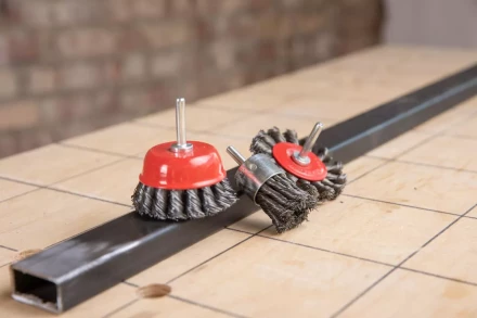 Кордщетка HAMMER плоская 75мм для дрели витая сталь (207-208) купить в Надыме