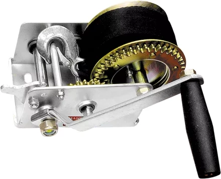 Лебедка шестеренчатая тяга - 0.8 т ленточная  MATRIX 522715 купить в Надыме