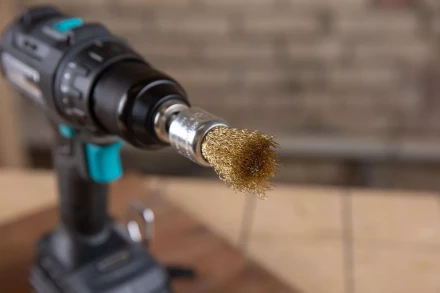 Кордщетка HAMMER кисть 25мм для дрели гофрированная латунированная сталь (207-210) купить в Надыме