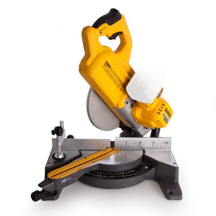 Пила торцовочная DCS 777N FLEXVOLT DeWalt аккумуляторная купить в Надыме